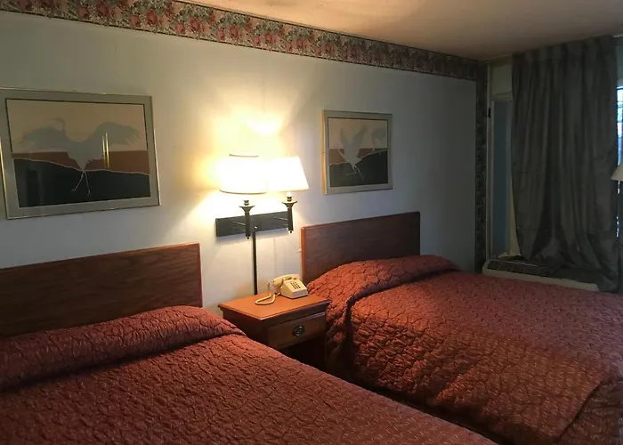 Tyler Inn & Suites