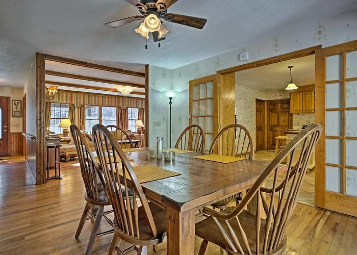 Emerald Gate Farm Cabin W/ On-Site Fishing Pond!