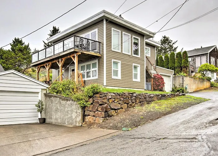 Exquisite Oceanside House W/ Pacific Views & Deck!