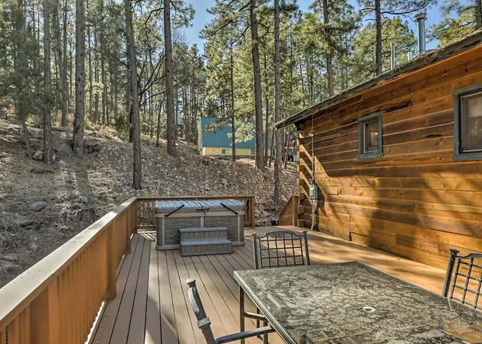 Ruidoso Log Cabin Retreat - Peaceful & Convenient