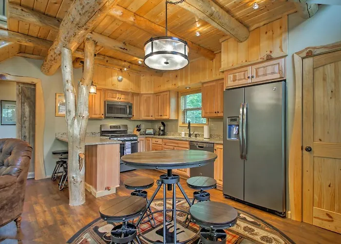 Timber Home: Walk To Slopes & N Conway Shops!