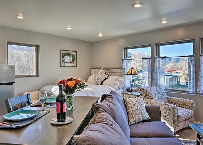 Cozy Mountain Studio By Main Street & Hot Springs!