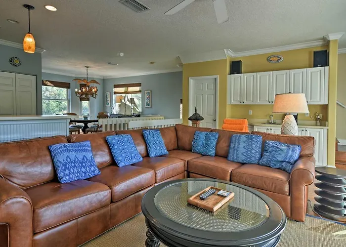 Walk To Shore: Holmes Beach Home W/ Pool & Hot Tub