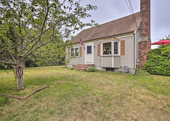 Walk To Beach & Main St: Dog-Friendly Cape Cod Gem