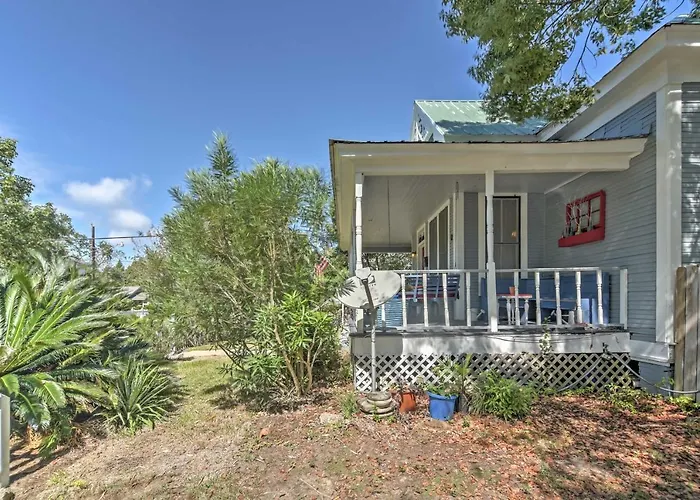 Charming Gulfport Getaway Only 3 Blocks To Beach!