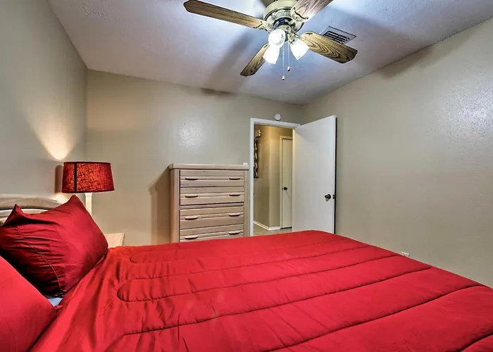 Pet-Friendly Missouri City Home W/ Fenced-In Yard!