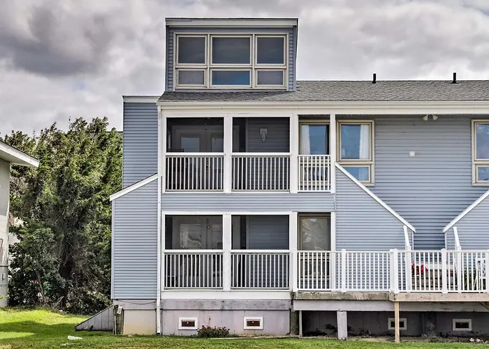 Walk To Dewey Beach: Bright Condo W/ Balcony!