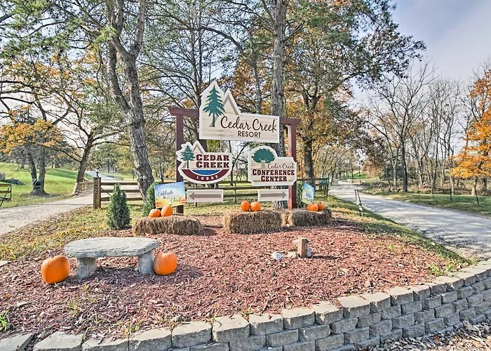 Lakefront Vacation Rental W/ Patio & Grill!