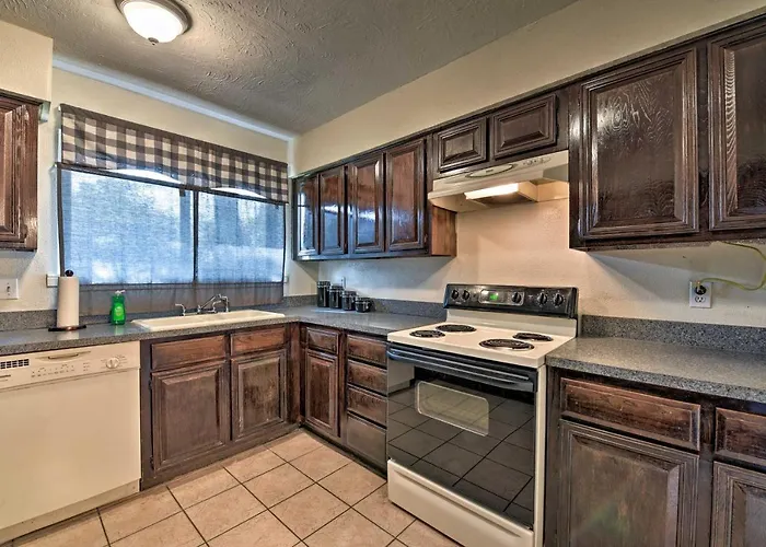 Pet-Friendly Missouri City Home W/ Fenced-In Yard!