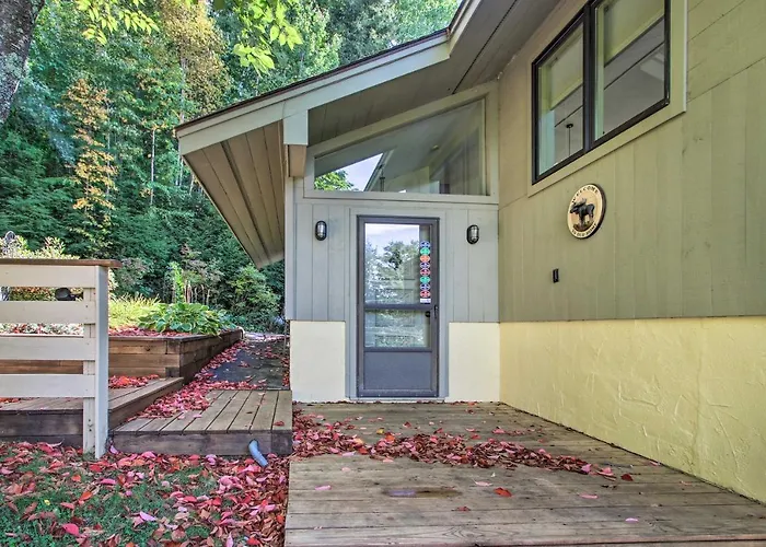 House W/ Balcony ~ 5 Mi To Cranmore Resort!