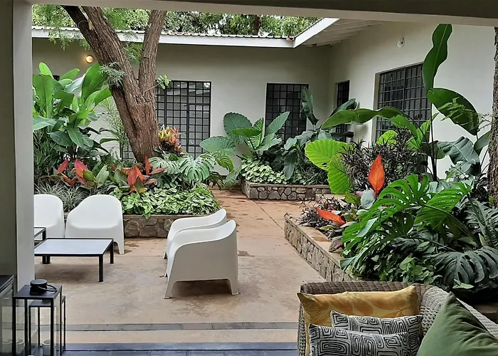 Mitengo House