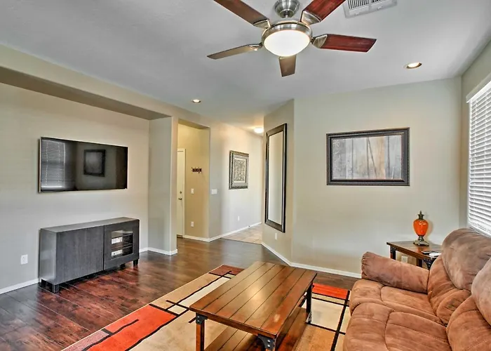Dog-Friendly Retreat W/ Patio & Yard In Gilbert!