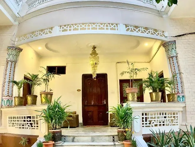 Shree Ganesha Palace Near Kashi Vishwanath Temple