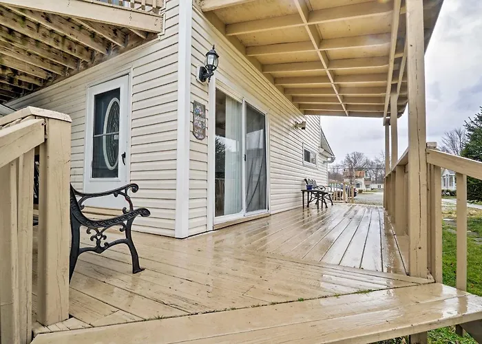 Waterfront Lake Erie Vacation Rental On The Strip!