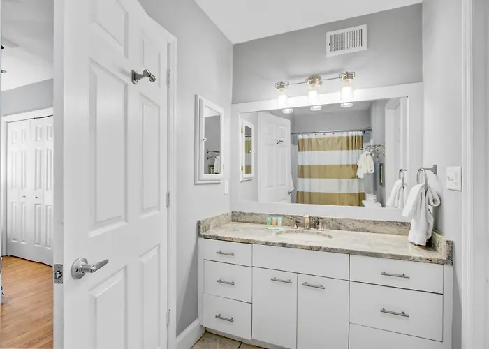 Palm Boulevard 2403 - Downstairs