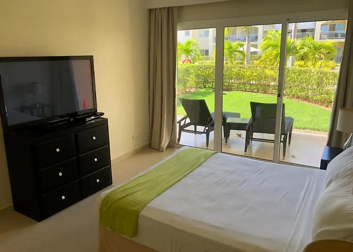 Beautiful One Bedroom Unit With Pool And Beach Club In A Golf Project