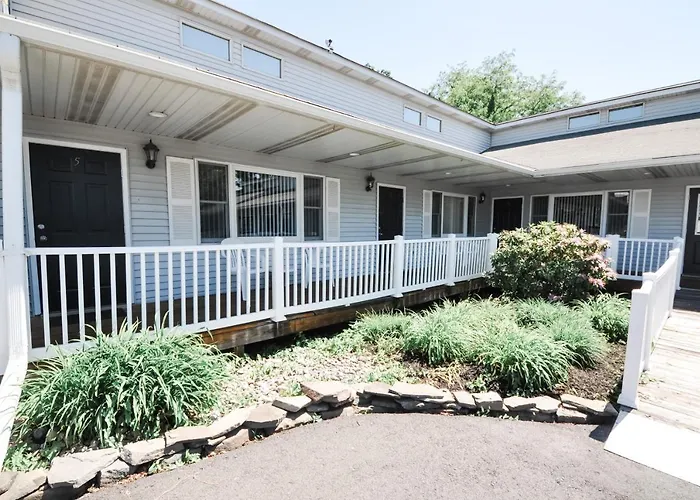 East Shore Lodging