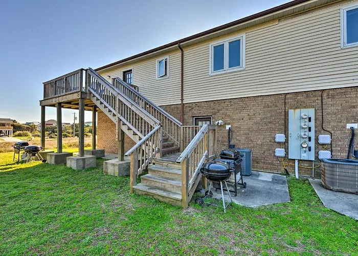 'East Of The Sun' Beachside Apartment W/ Deck!