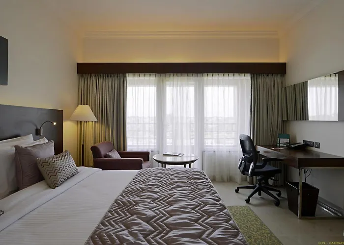 Hotel Naveen Lakeside
