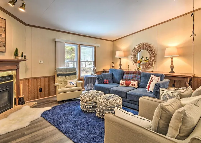 Woodland Retreat: Near Trails, Golf & Wineries!