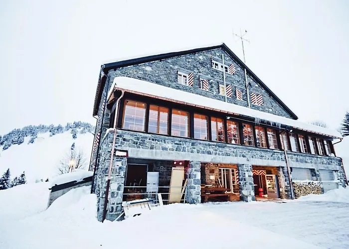 Maison de Montagne de Bretaye accès par le train arrêt Bouquetin