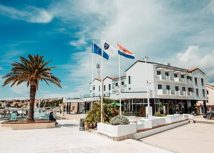 The Loza - Seaside Festival Hotel