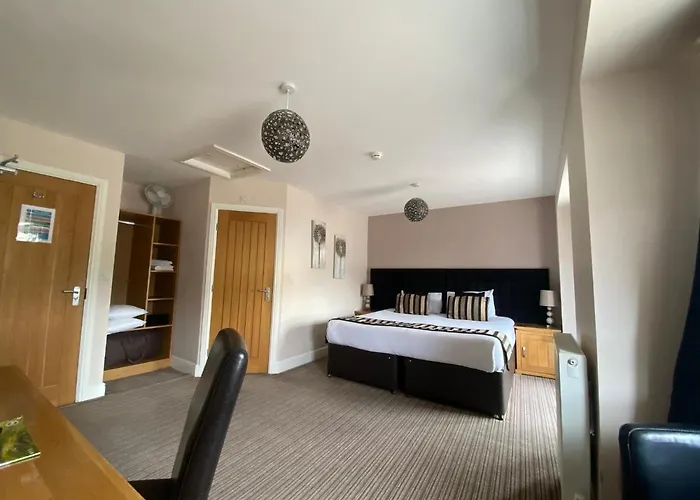 The Three Horseshoes Hotel