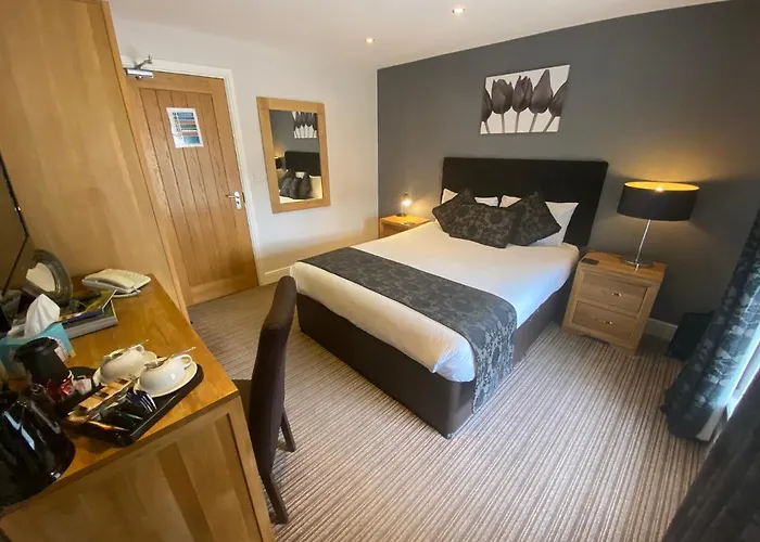 The Three Horseshoes Hotel