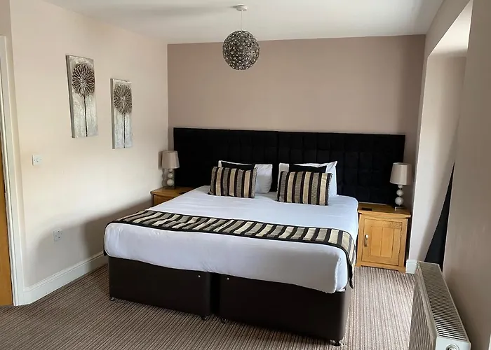 The Three Horseshoes Hotel