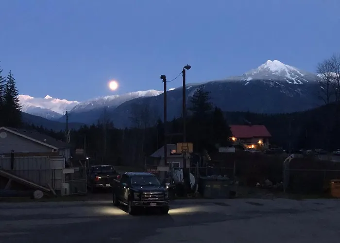 Peaks Lodge